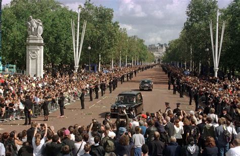 La galerie de Nüket: Hommage à Lady DIANA - Princesse des cœurs