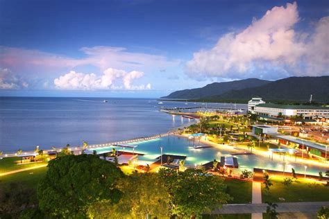 Cairns Esplanade & Cairns Lagoon