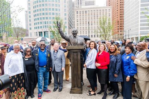 City of Detroit and Detroit NAACP unveiled new statue of Dr. Martin ...