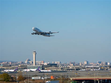 Newark-Courtyard - Airport Spotting Blog