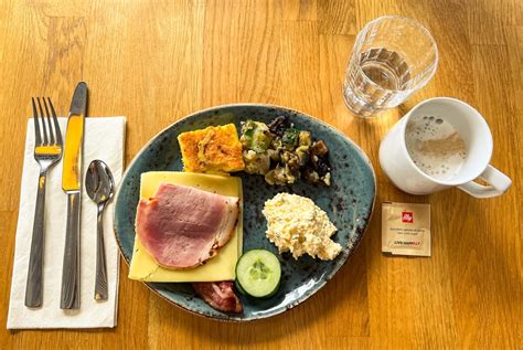 What to Eat in Iceland (12+ Scrumptious Meals & Drinks) - Migration Trends