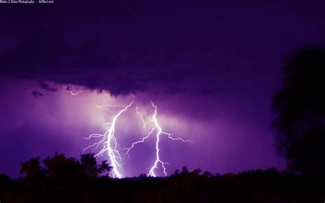 Fond d'écran Mac tonnerre | Purple lightning, Purple sky, Shades of purple