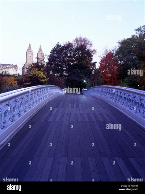 BOW BRIDGE (©CALVERT VAUX 1860) CENTRAL PARK MANHATTAN NEW YORK CITY USA Stock Photo - Alamy