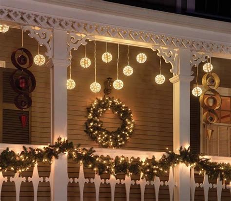 Cheap and easy christmas decorations for your apartment ideas (3) - HomEastern.com | Front porch ...