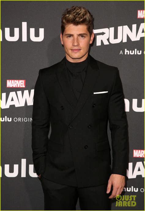 Gregg Sulkin Joins 'Runaways' Co-Stars at L.A. Premiere! | Photo 1123469 - Photo Gallery | Just ...