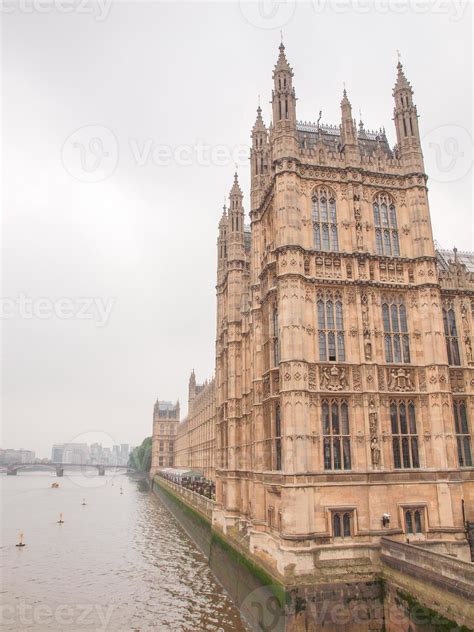 Houses of Parliament 5371246 Stock Photo at Vecteezy