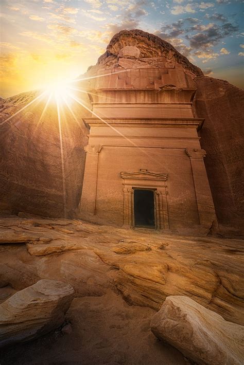 Exploring Mada'in Saleh: Arabian Rock Art Heritage History