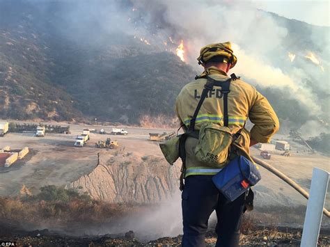 Largest wildfire Los Angeles history force 700 evacuations | Daily Mail ...