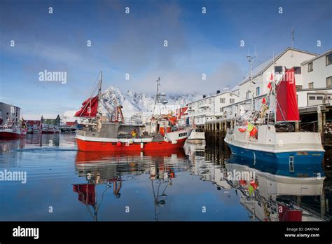 Fishing village henningsvaer in lofoten hi-res stock photography and images - Alamy