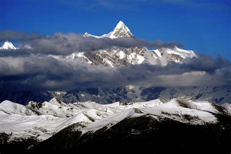 Tibetan peak a beautiful, rare sight