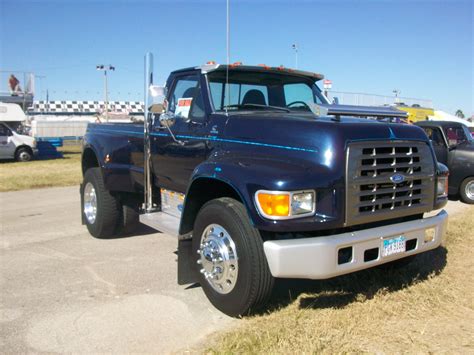 Ford F800 - reviews, prices, ratings with various photos