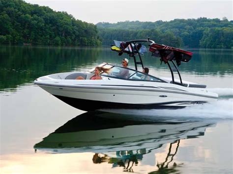 Sea Ray SRV-200 Semi-Custom Boat Covers | Sea ray boat, Deck boat, Boat