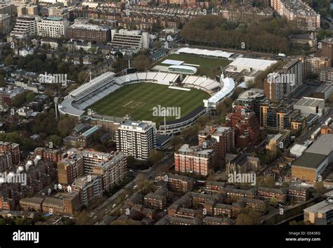 Aerial view ground staff attend wicket lords cricket ground hi-res ...