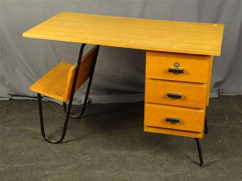 SPIROL Fabrique de meubles de bureau à Fécamp - Bureau moderniste en chêne vernis, il ouvre par ...
