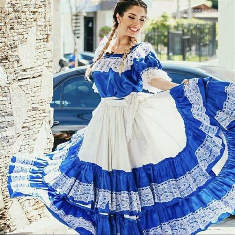 El Salvador | Traditional dresses, Mexican fiesta dresses, Folklorico ...