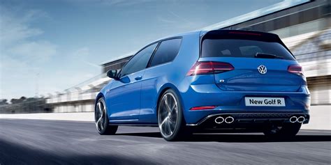 Volkswagen Golf R Review | carwow