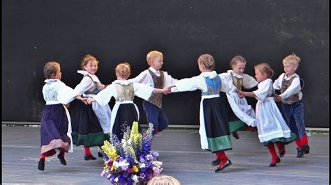 German folk dance - Figaro - YouTube