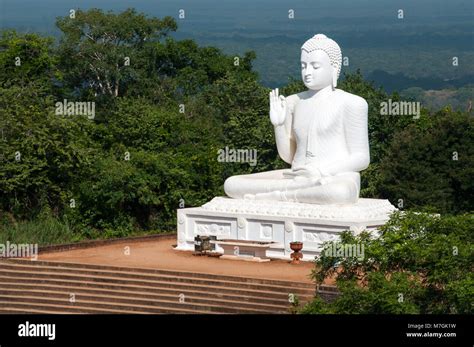 Sitting Buddha statue in Mihintale, Sri Lanka Stock Photo - Alamy