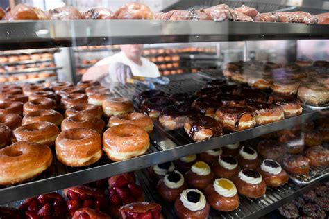 Beloved Chicago Bakery To Close After 100 Years | iHeart