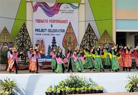 Thematic Performance and Project Celebration SD Islam Al-Azhar BSD Jadi ...