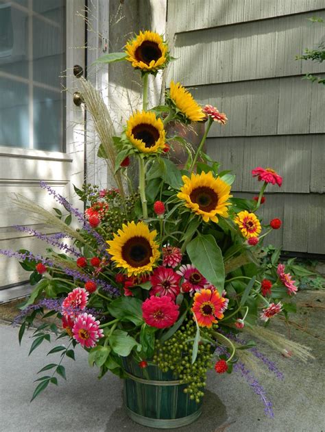 Sunflower and Zinnia arrangement | Sunflower arrangements, Summer flower arrangements, Flower ...