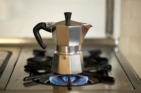 A Complete Guide To Moka Pot Coffee Brewing Tutorial | Art Of Barista