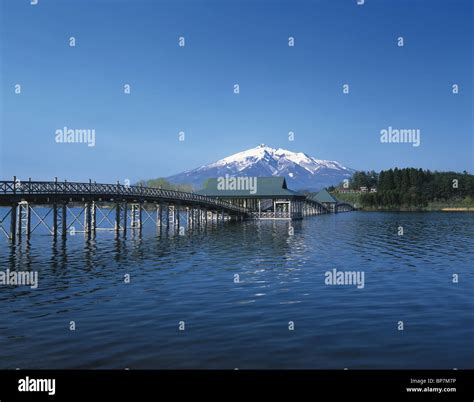 Tsurunomai Bridge and Mt Iwaki-San, Tsuruta-Machi, Kita-Tsugaru, Aomori ...