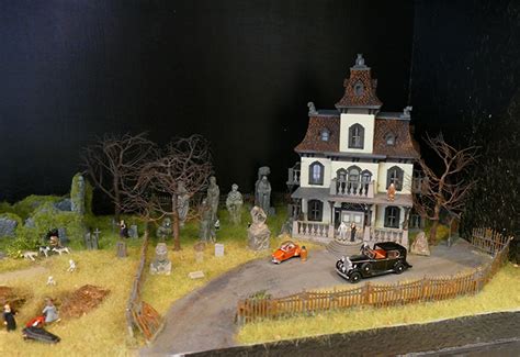 Build a Haunted House Diorama