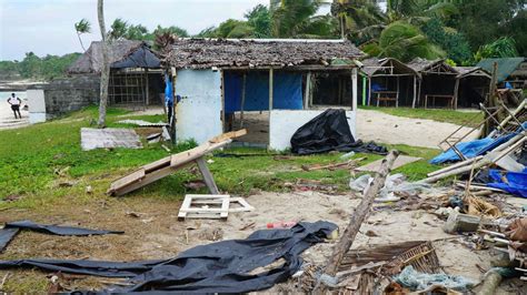 Powerful Cyclone Rips Through Vanuatu, Cutting Communications - The New York Times