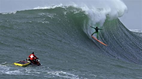 Bay Area surfers take on big waves during High Surf Advisory | abc7news.com