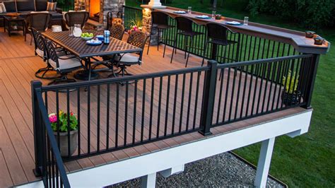 Best Metal Deck Railing Guide | How To Shop Metal Railings - DecksDirect