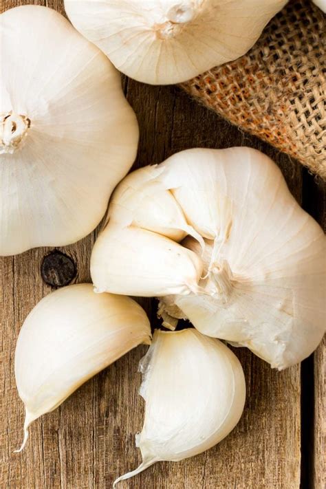 Garlic allergy: Symptoms and foods to avoid