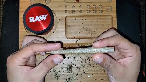 How To Roll a Spliff 2021 - YouTube