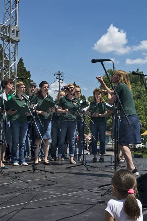 Performance of the Choir on Stage Editorial Photography - Image of musician, people: 168453812