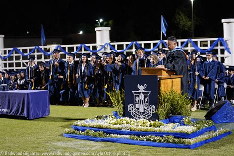 Redwood High School Graduates 540 seniors at first post-pandemic sit ...