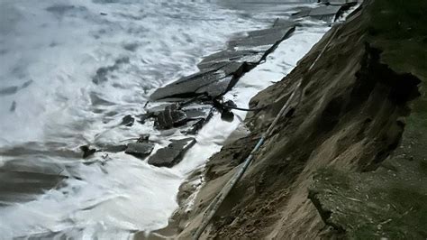 Hemsby: Warnings issued as cliff erosion causes road collapse - BBC News