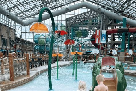 10 Splash Worthy Indoor Waterparks in Michigan