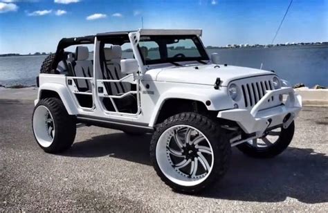 White Jeep Wrangler with Forgiatos and 37-Inch Mud Tires - autoevolution