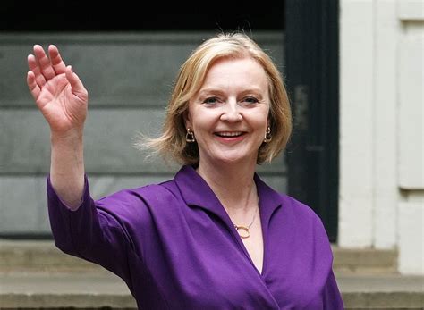 Liz Truss takes over as UK prime minister after meeting Queen | Houston Style Magazine | Urban ...