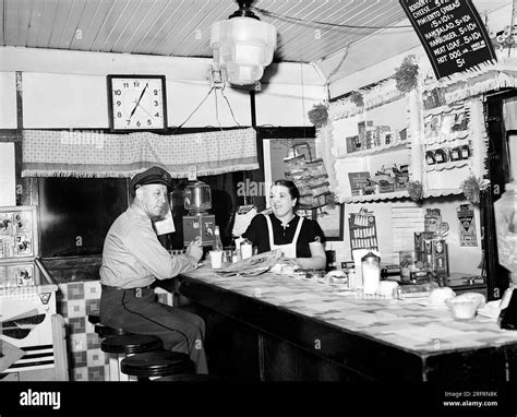 1940s style man and woman hi-res stock photography and images - Alamy