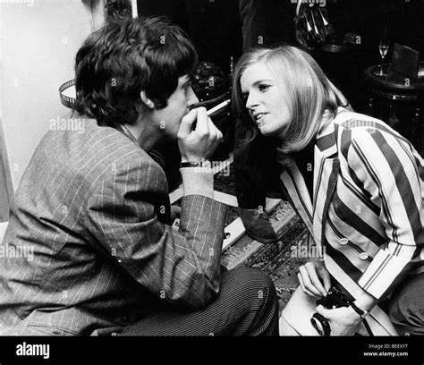 The Beatles Paul McCartney with Linda Eastman Stock Photo - Alamy