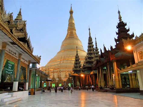 La Shwedagon Pagoda di Yangon, il gioiello buddhista del Myanmar