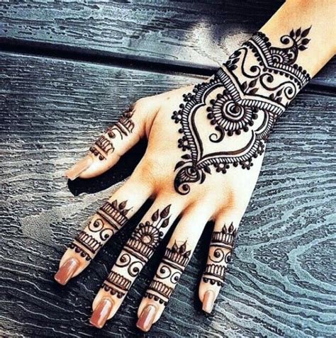 40 Beautiful and Simple Henna Designs for Hands