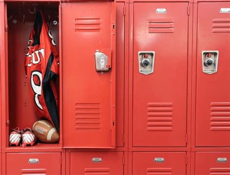 Administration Investigates School Locker Room Thefts – The Oracle