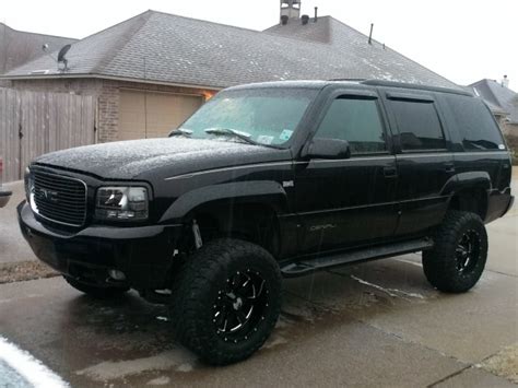 Lifted 2000 gmc yukon denali