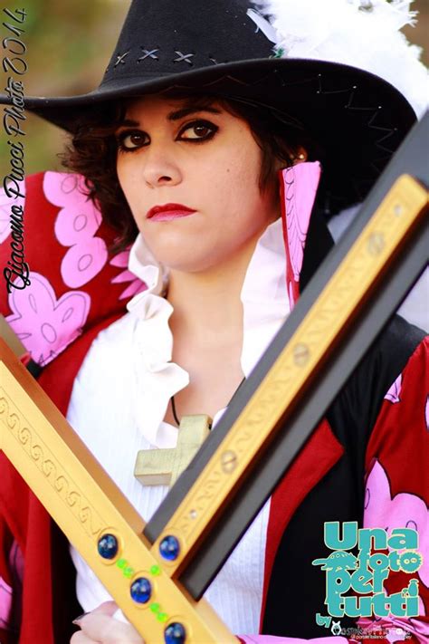 Dracule Mihawk female cosplay (Lucca Comics 2014) by BlackStone707 on ...