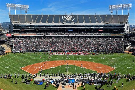 Photos: Last Oakland Raiders game played on dirt