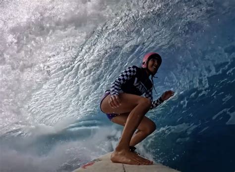 Moana Jones Wong Exudes the Joy of Surfing While Smiling In a Pipeline Barrel - Surfer