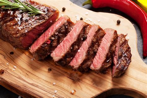 Tagliata di manzo: la ricetta e i segreti per prepararla morbida e saporita