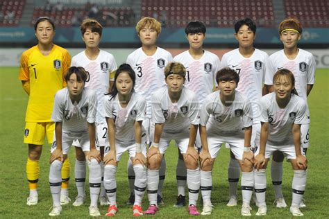 SEPAK BOLA WANITA INDONESIA VS KOREA | ANTARA Foto